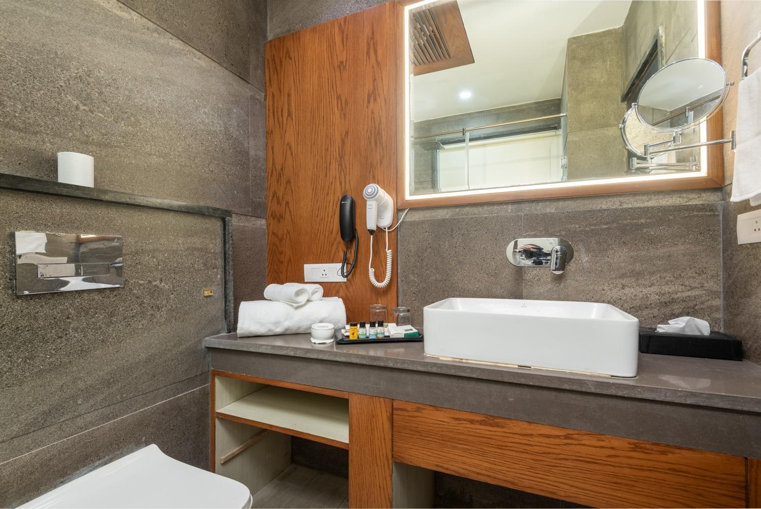 Quality Inn By Lawrence Hotels Dharamshala Exterior foto